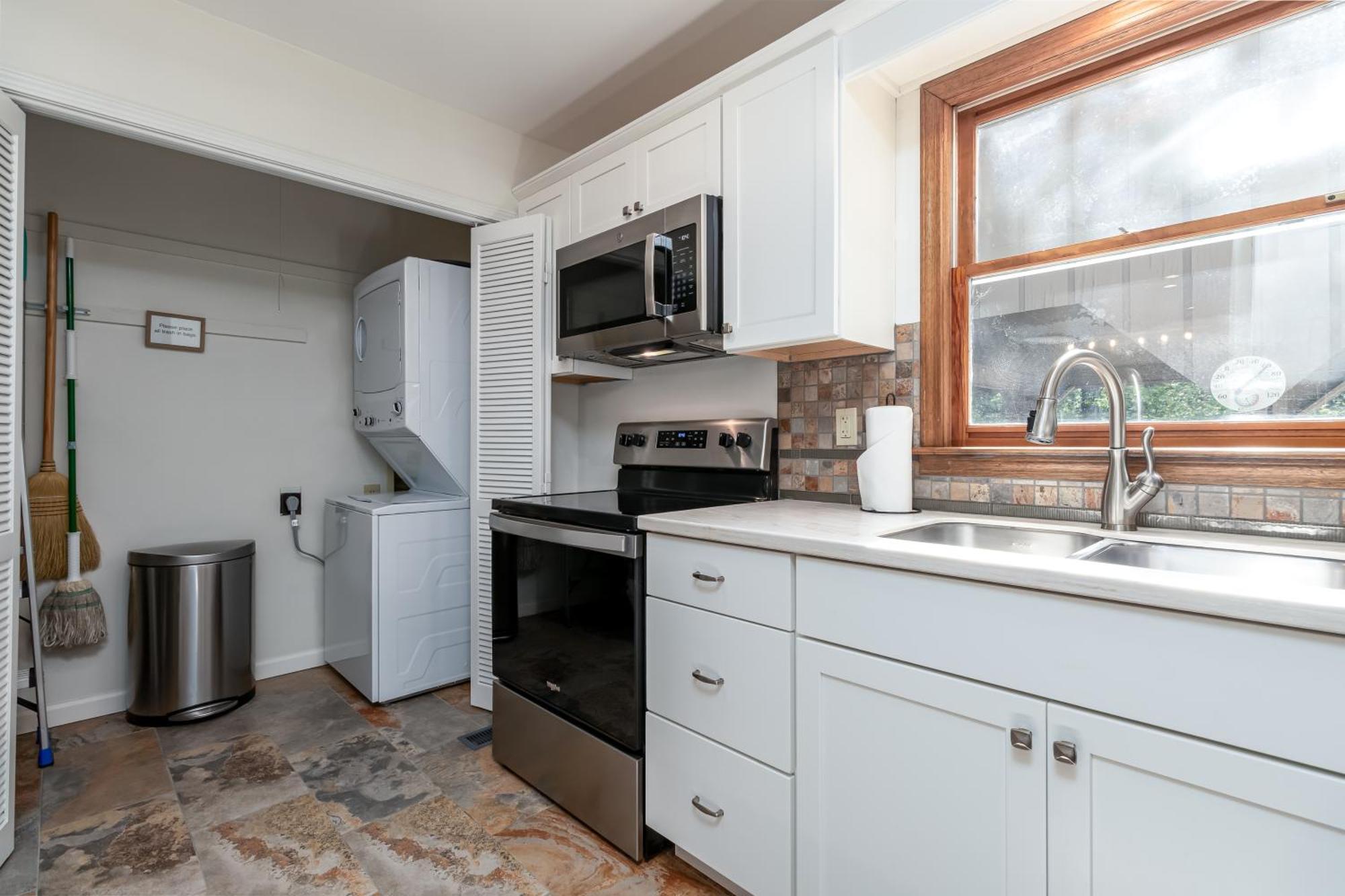 Newly Renovated, *two Cubs Cottage* Holiday home