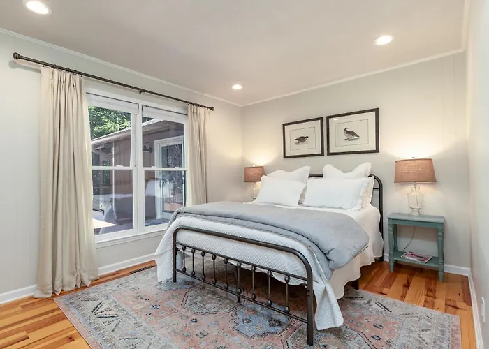 Newly Renovated, *Two Cubs Cottage*