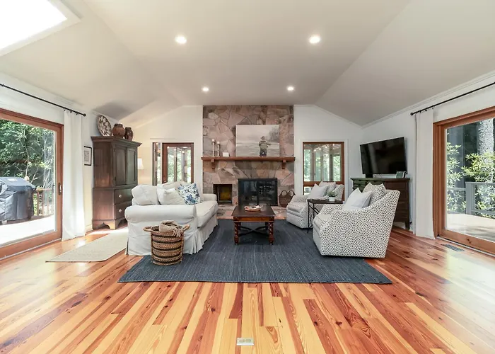 Newly Renovated, *Two Cubs Cottage*