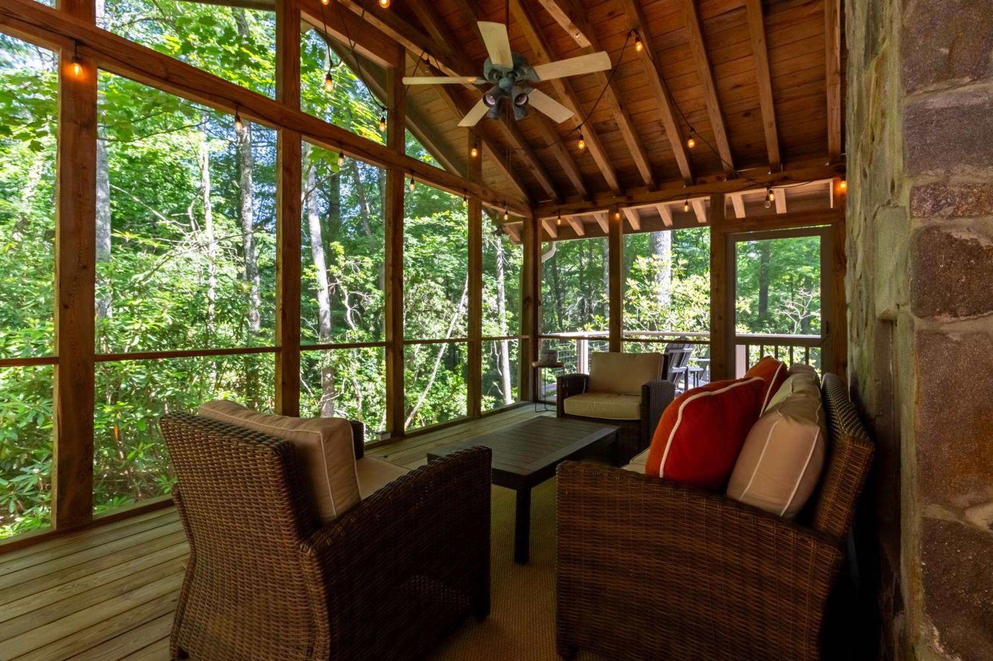 Newly Renovated, *two Cubs Cottage* *