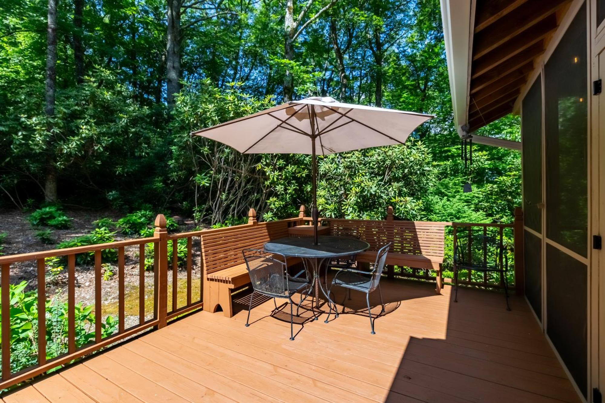Newly Renovated, *two Cubs Cottage* * Highlands