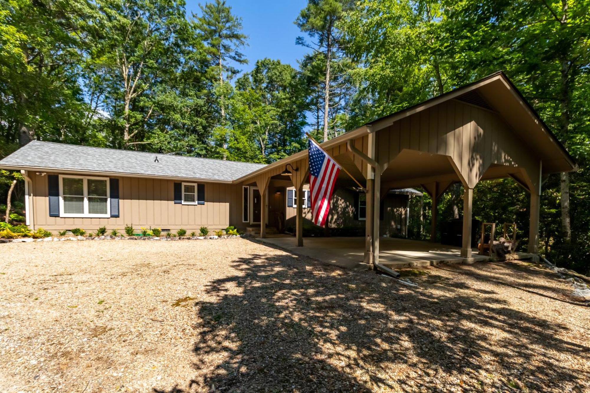 Newly Renovated, *two Cubs Cottage* * Highlands